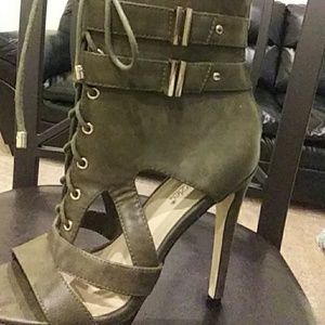 Lace up. 1/2 inch platform evergreen